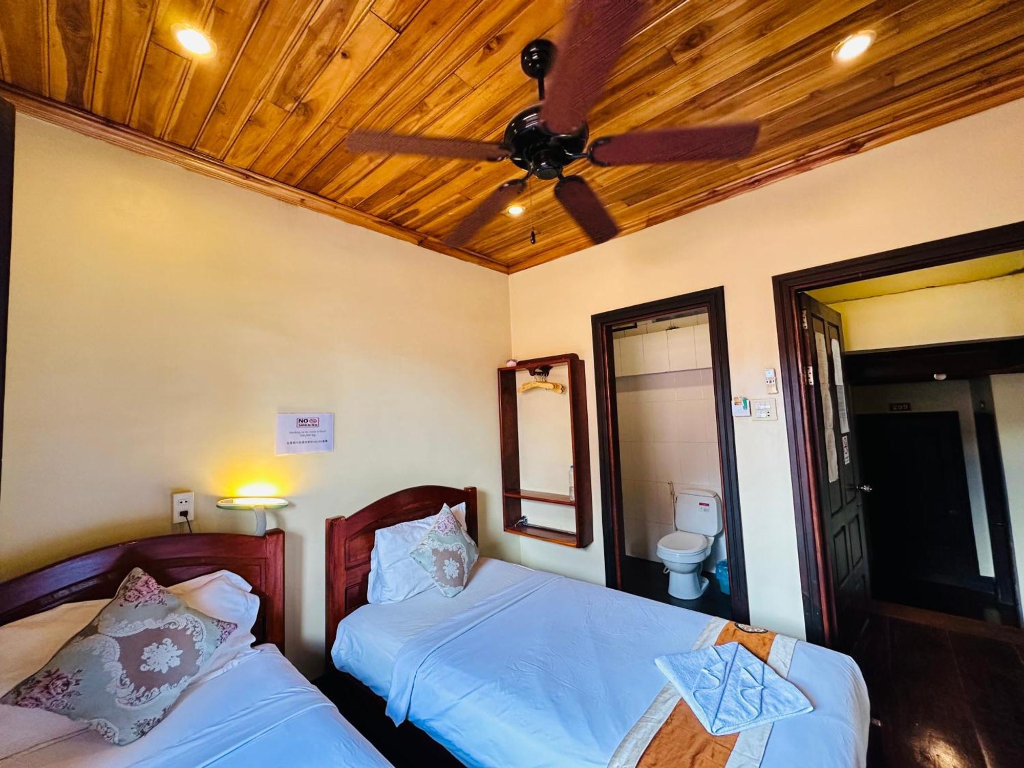 Anisa Mekong Riverside Villa 루앙프라방 외부 사진